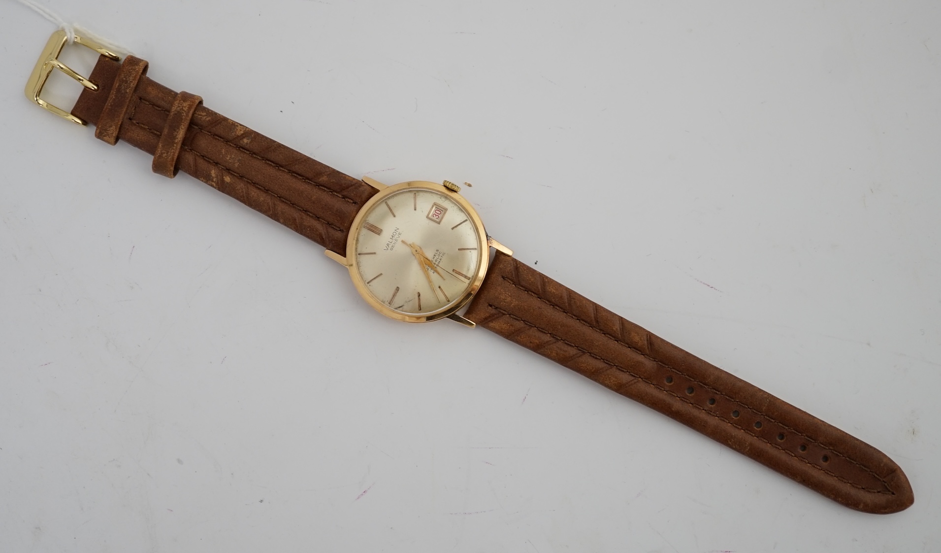 A gentleman's 18k gold Valmon automatic wrist watch